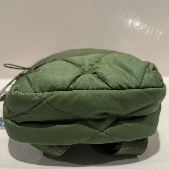 NWT Vera Bradley Essential Sling Crossbady Backpack with Front Pocket. - Picture 8 of 9